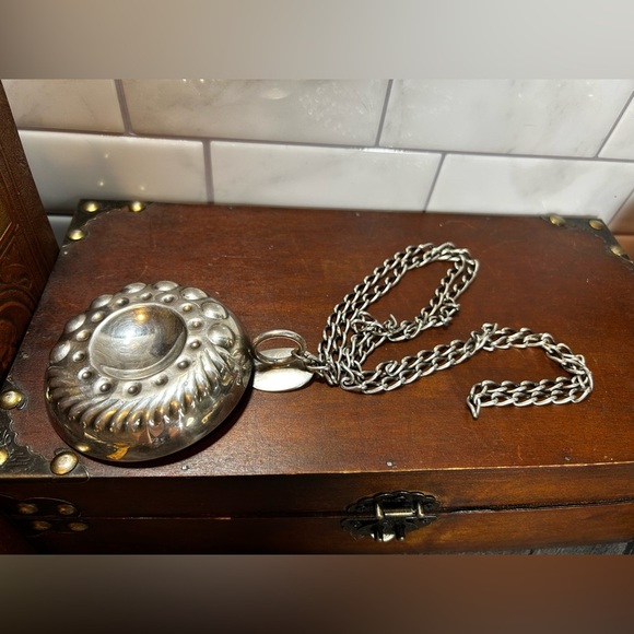 Silver Plated Tastevin Cellarmans Wine Tasting Cup W/ Attached Chain - Picture 3 of 10